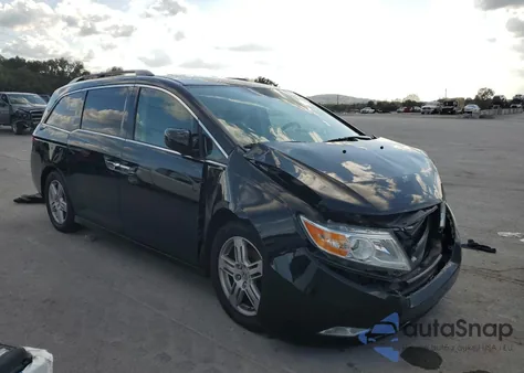 2013 Honda Odyssey Touring z USA, uszkodzony, nr VIN 5FNRL5H96DB040573